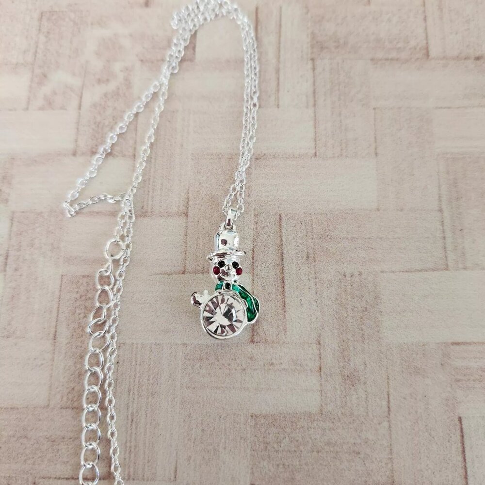 Snowman necklace silver tone NWT brand on hang tag crystal accent jewelry n1